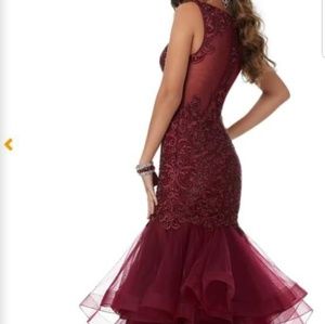 A mermaid long dress / wine color